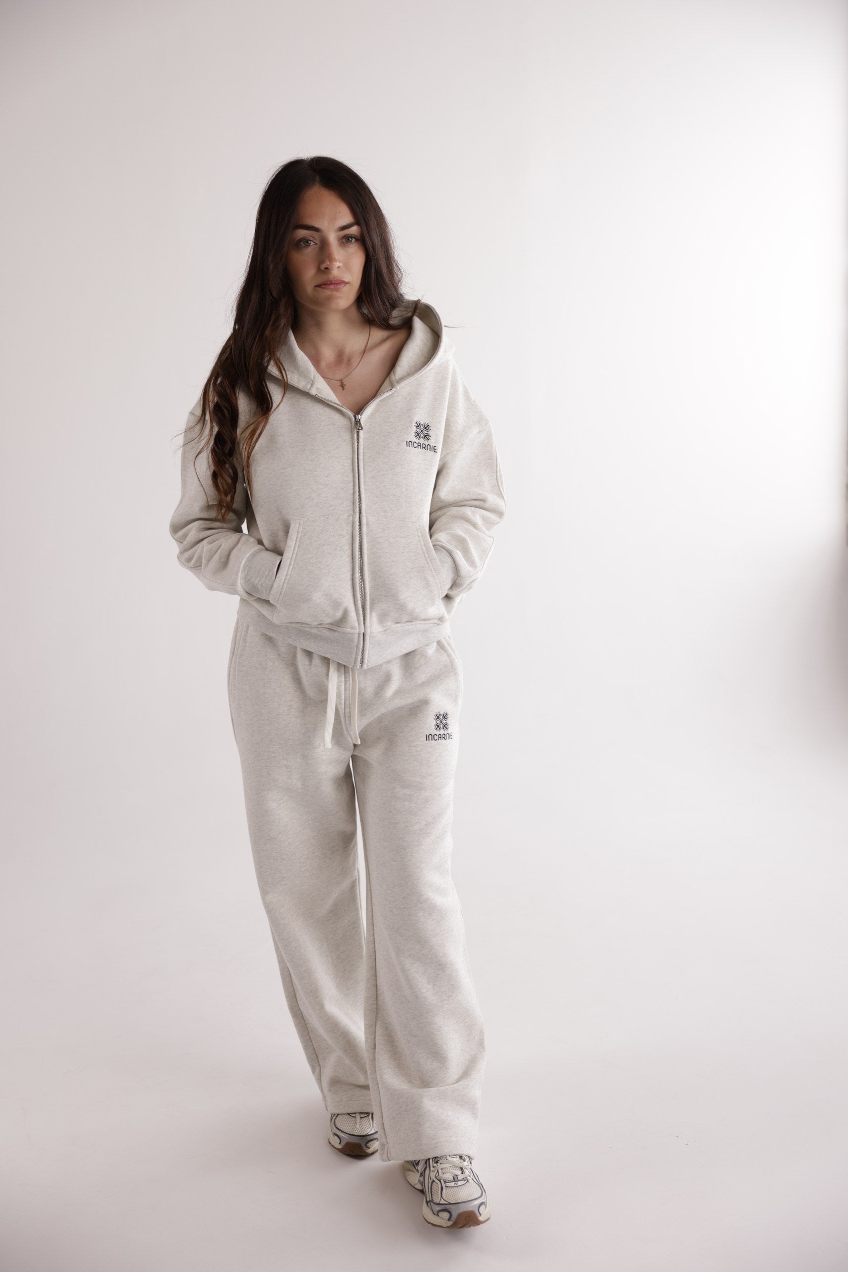 WOMEN'S EMBLEM WIDE LEG JOGGERS – GREIGE