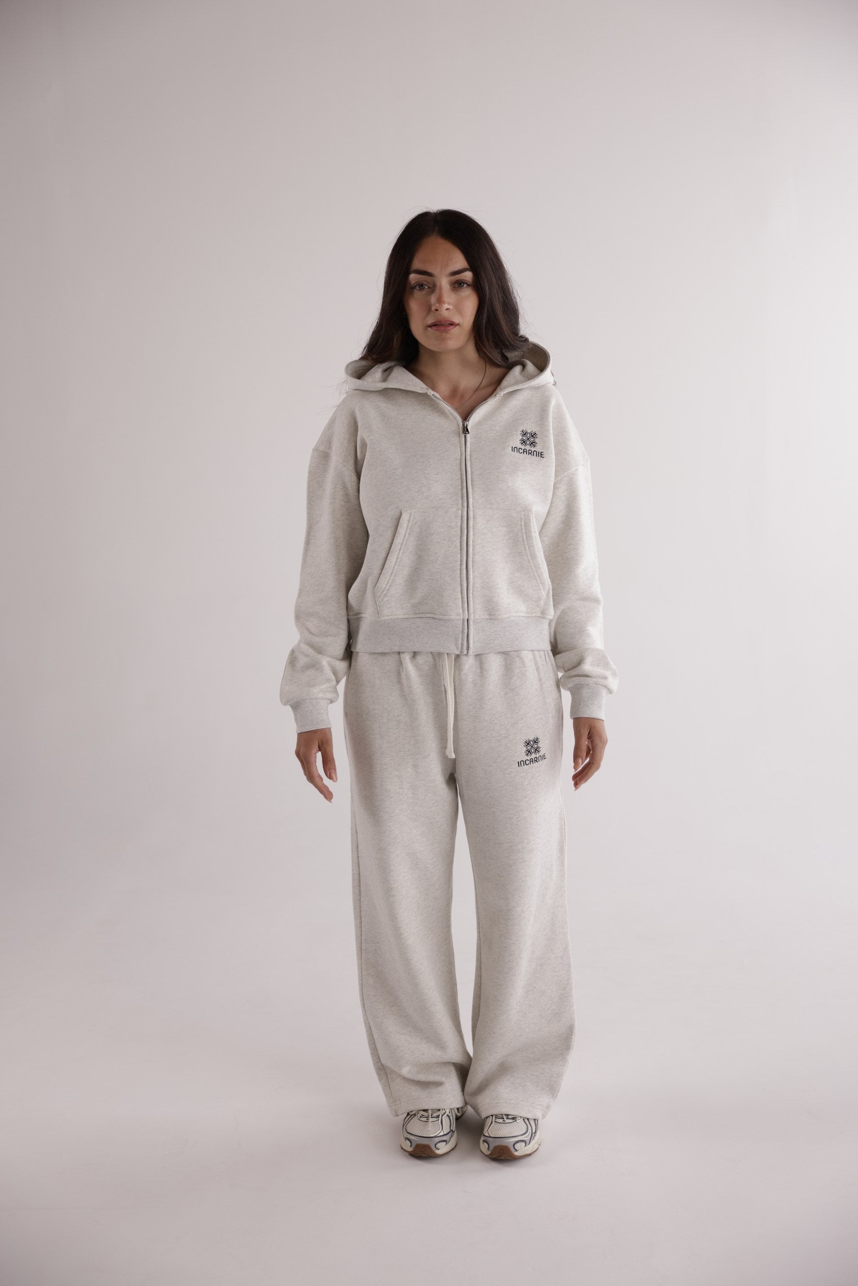 WOMEN'S EMBLEM ZIP HOODIE – GREIGE