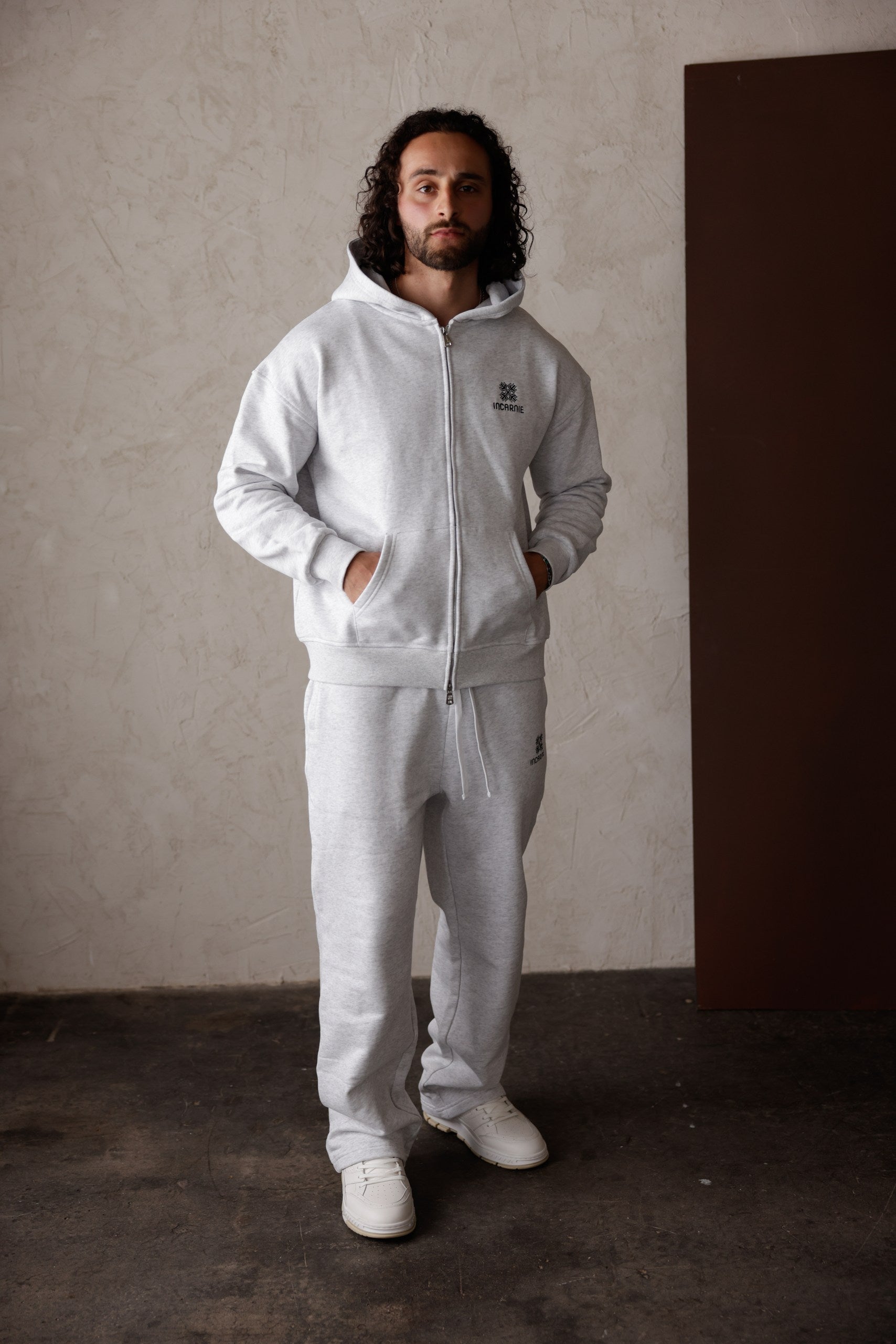 SWEAT À CAPUCHE ZIPPÉ EMBLEM HOMME – GRIS CHINÉ