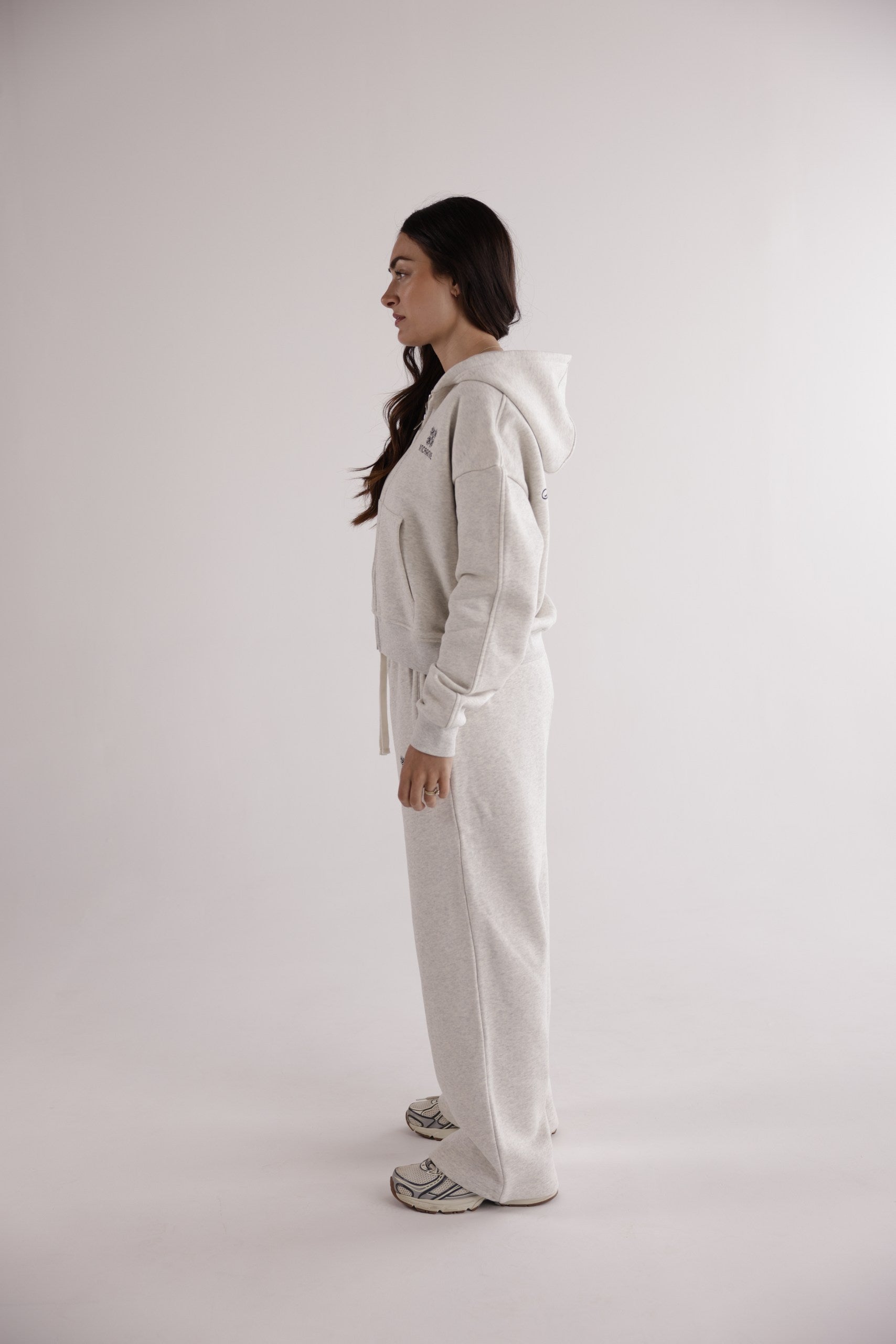 WOMEN'S EMBLEM ZIP HOODIE – GREIGE