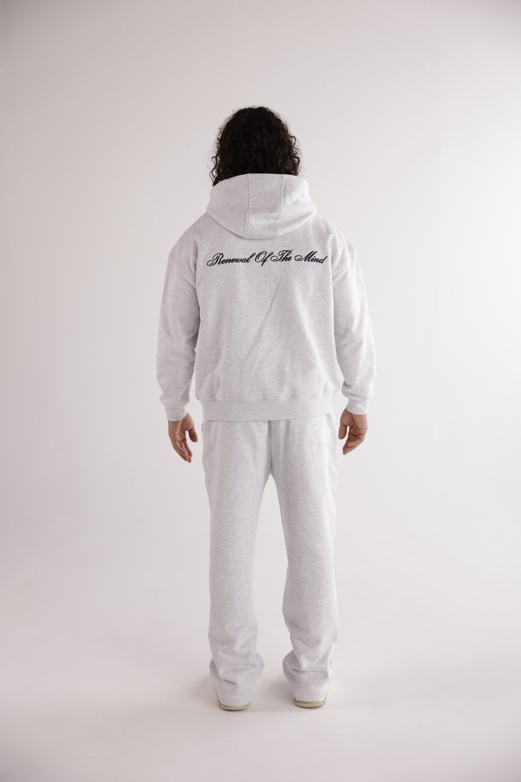 HERREN JOGGINGHOSE „EMBLEM“ MIT GERADEM BEIN – GRAU MELIERT