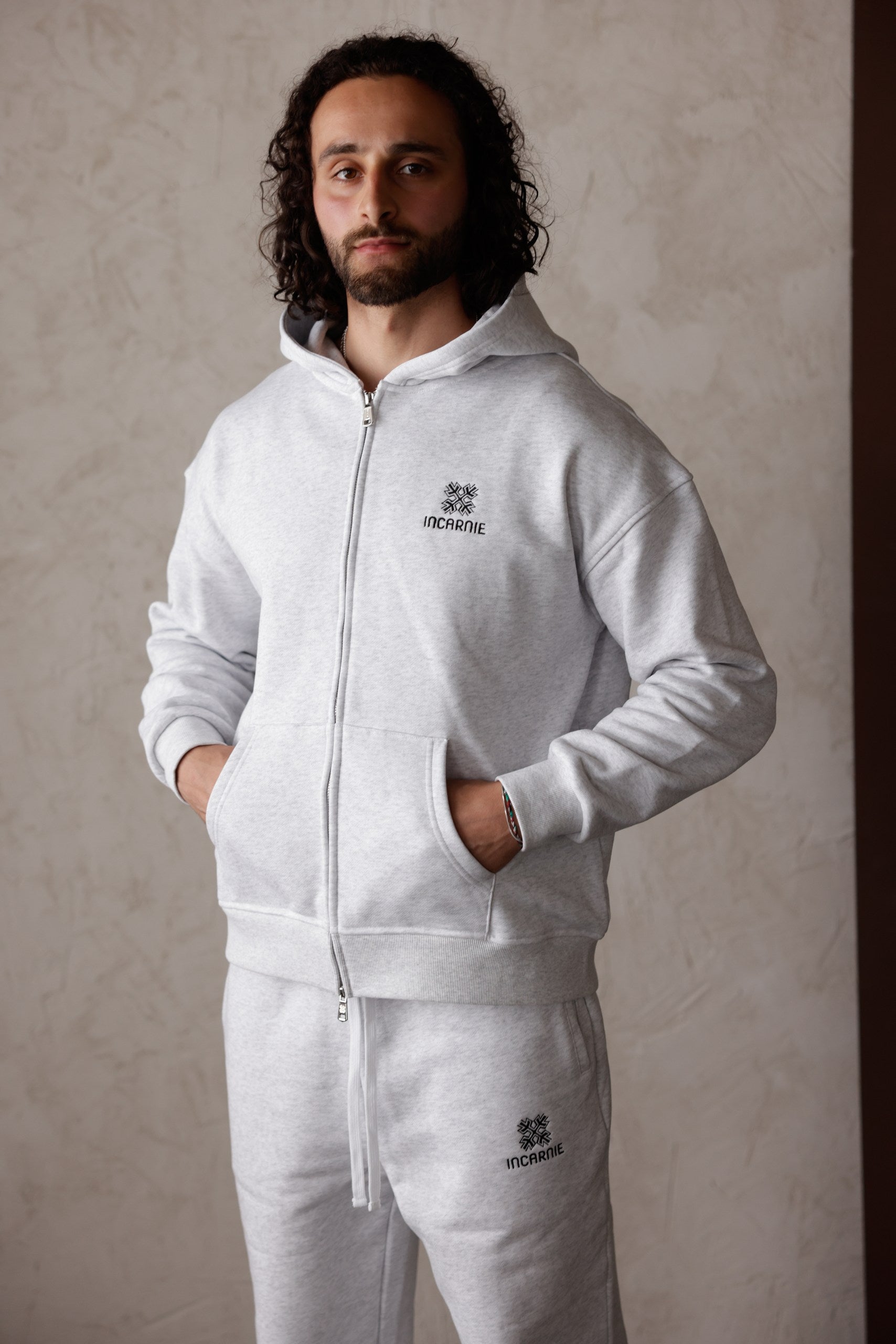SWEAT À CAPUCHE ZIPPÉ EMBLEM HOMME – GRIS CHINÉ