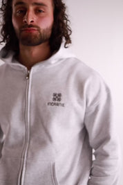 HERREN JOGGINGHOSE „EMBLEM“ MIT GERADEM BEIN – GRAU MELIERT